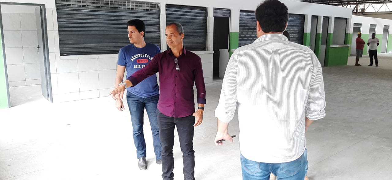 Camacã: Engenheiro realiza visita técnica no Centro de Abastecimento e na Feira livre de São João do  Panelinha